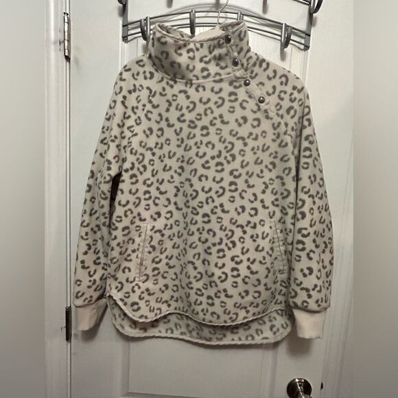 Green Tea Cream and Gray Leopard Print Fleece Pullover‎ Jacket size M EUC - Picture 1 of 15